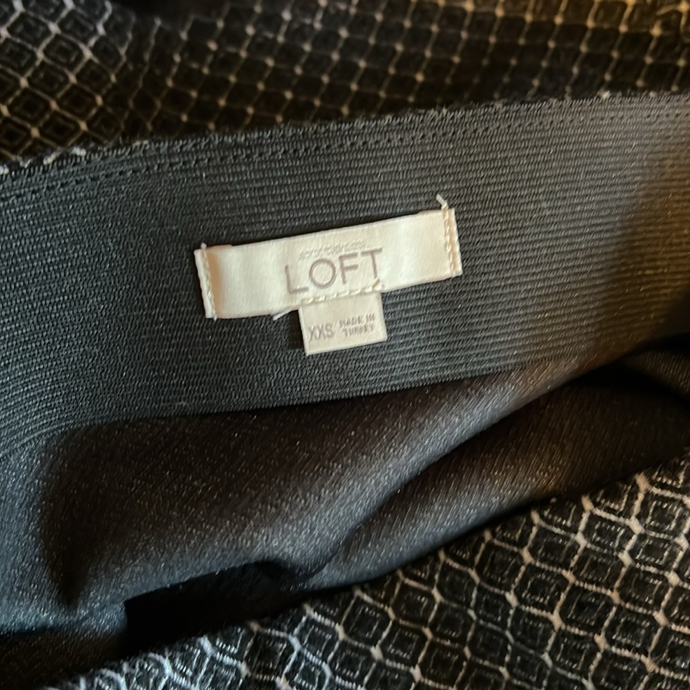 LOFT pull on skirt - Picture 4 of 4